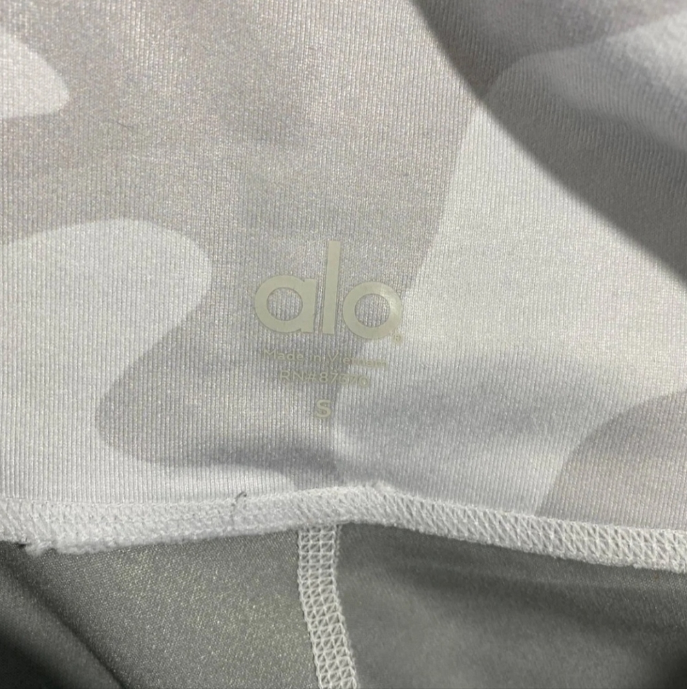 White Camo Alo Yoga Leggings - Picture 6 of 6